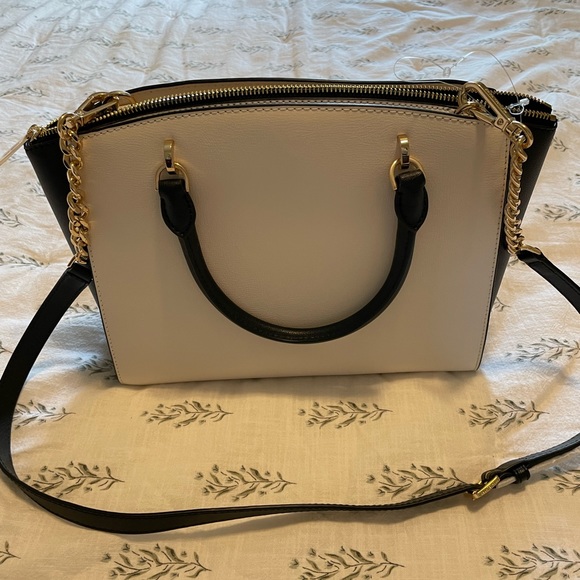 Micheal Kors purse - Picture 4 of 5